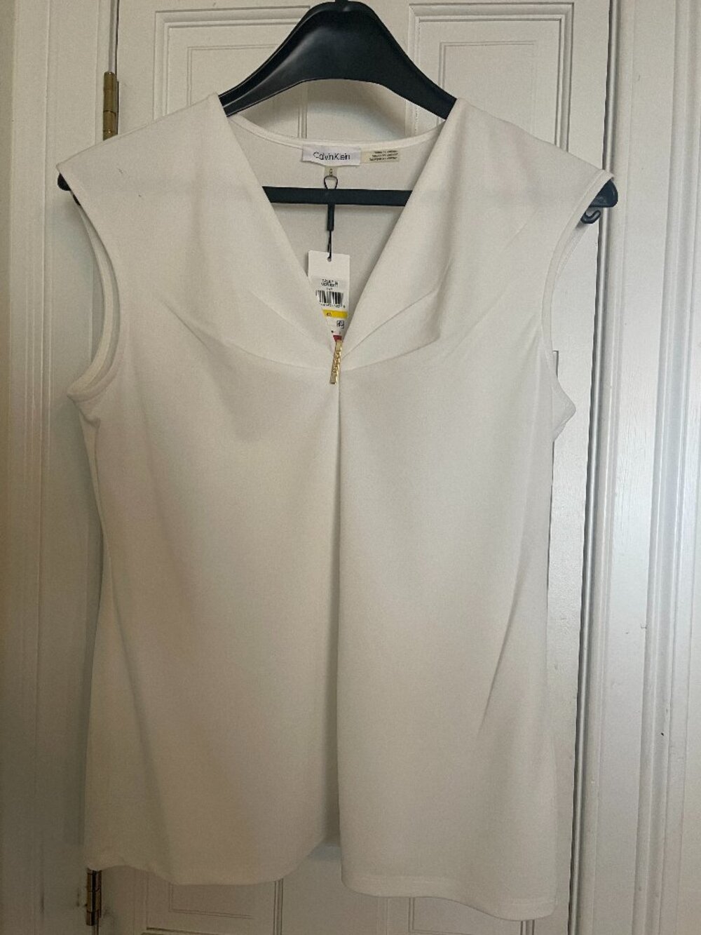 Calvin Klein White Sleeveless V-Notch Blouse Top Size M (NWT)